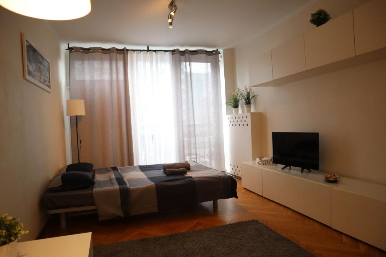 Samand Apartamento Varsóvia Exterior foto
